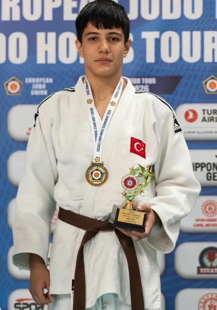 Salihli'nin genç judocuları Avrupa'da fırtına gibi esti: İki şampiyonluk birden