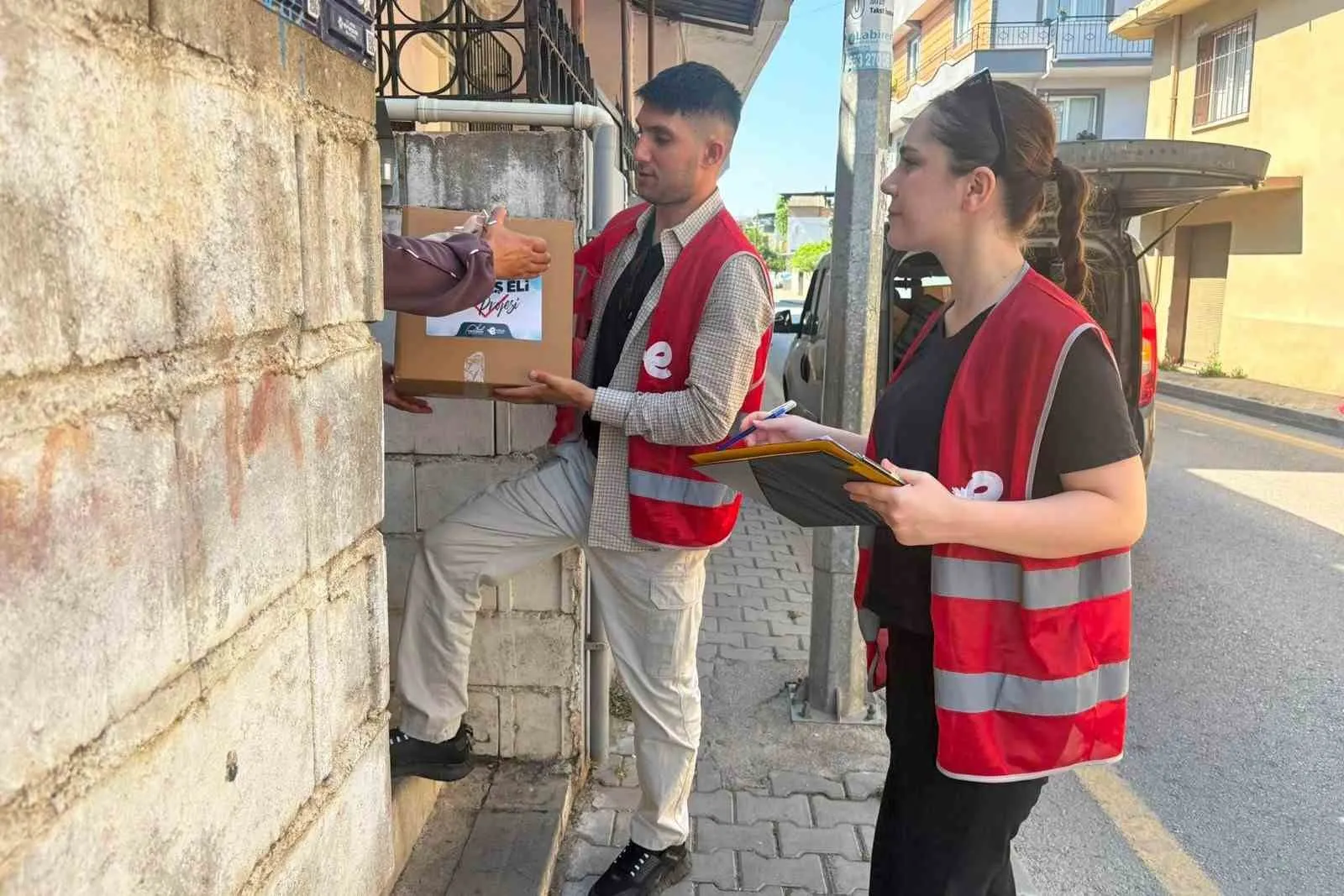 Efeler'de sofralar Kardeş Eli ile şenleniyor: Sosyal belediyecilikte yeni dönem