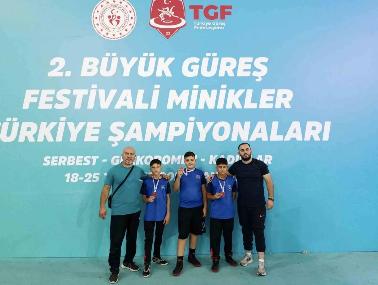Minik güreşçilerden Ankara çıkarması: Manisa’ya 11 madalyalık gurur