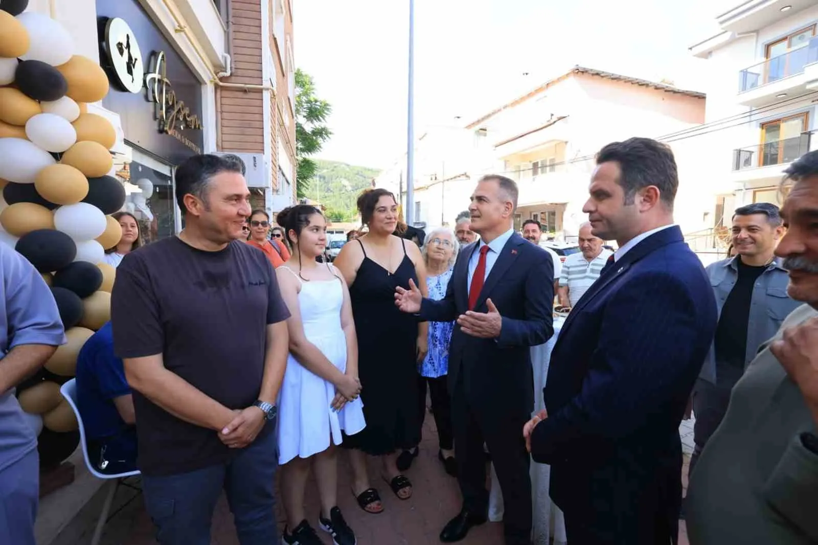 Ula’da kitapseverlerin yeni buluşma noktası: Ata Kitap Kafe hizmete girdi