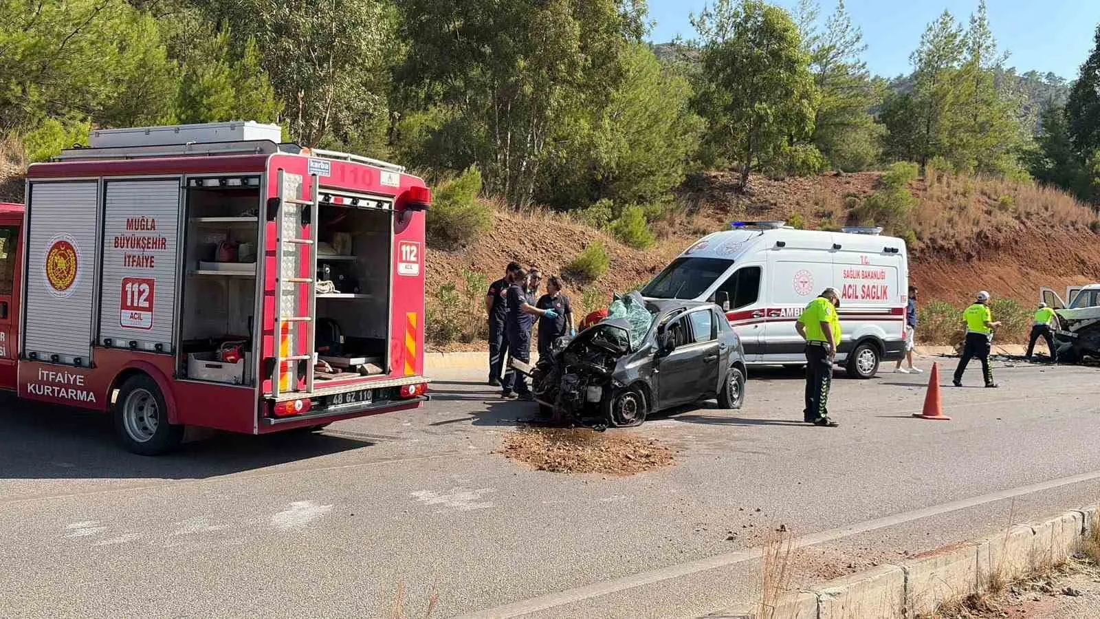 Fethiye yolunda acı bilanço: Refüjü aşan otomobil faciaya yol açtı