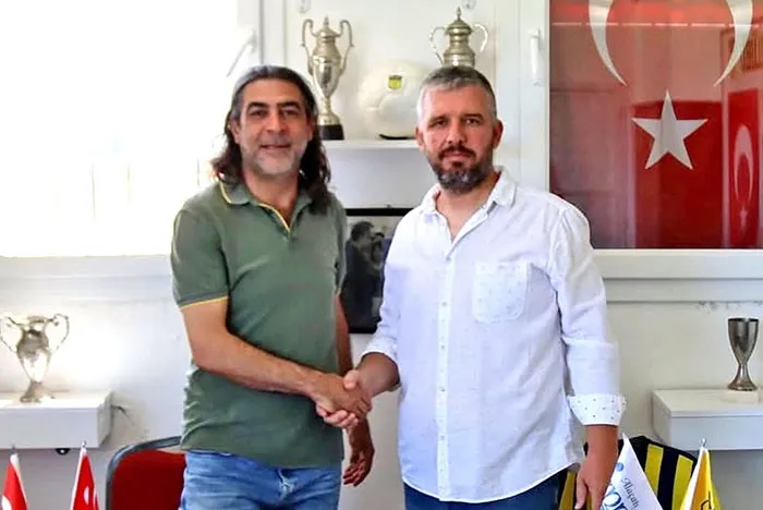 Alaçatıspor’da tanıdık yüzle yeni dönem: Bülent Öztürk yuvaya döndü