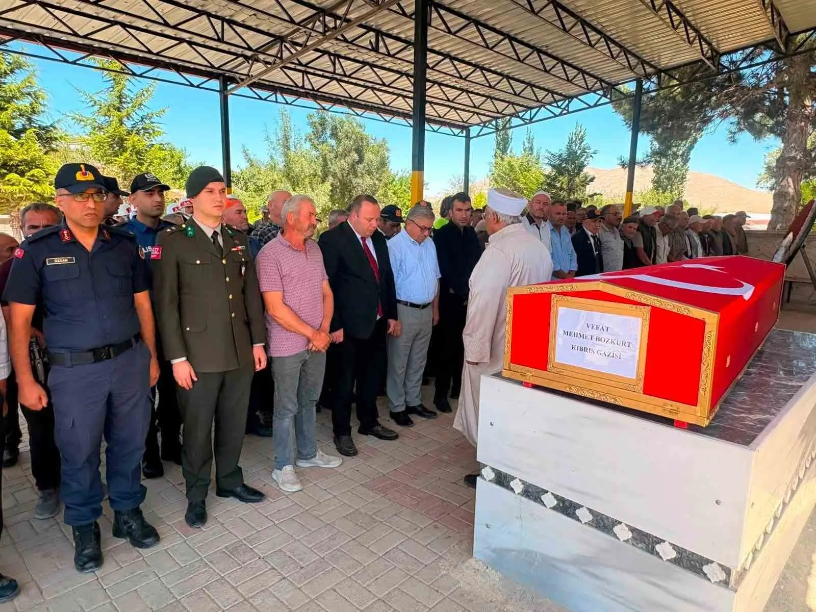 Şuhut'ta hüzünlü veda: Kıbrıs gazisi Mehmet Bozkurt dualarla uğurlandı