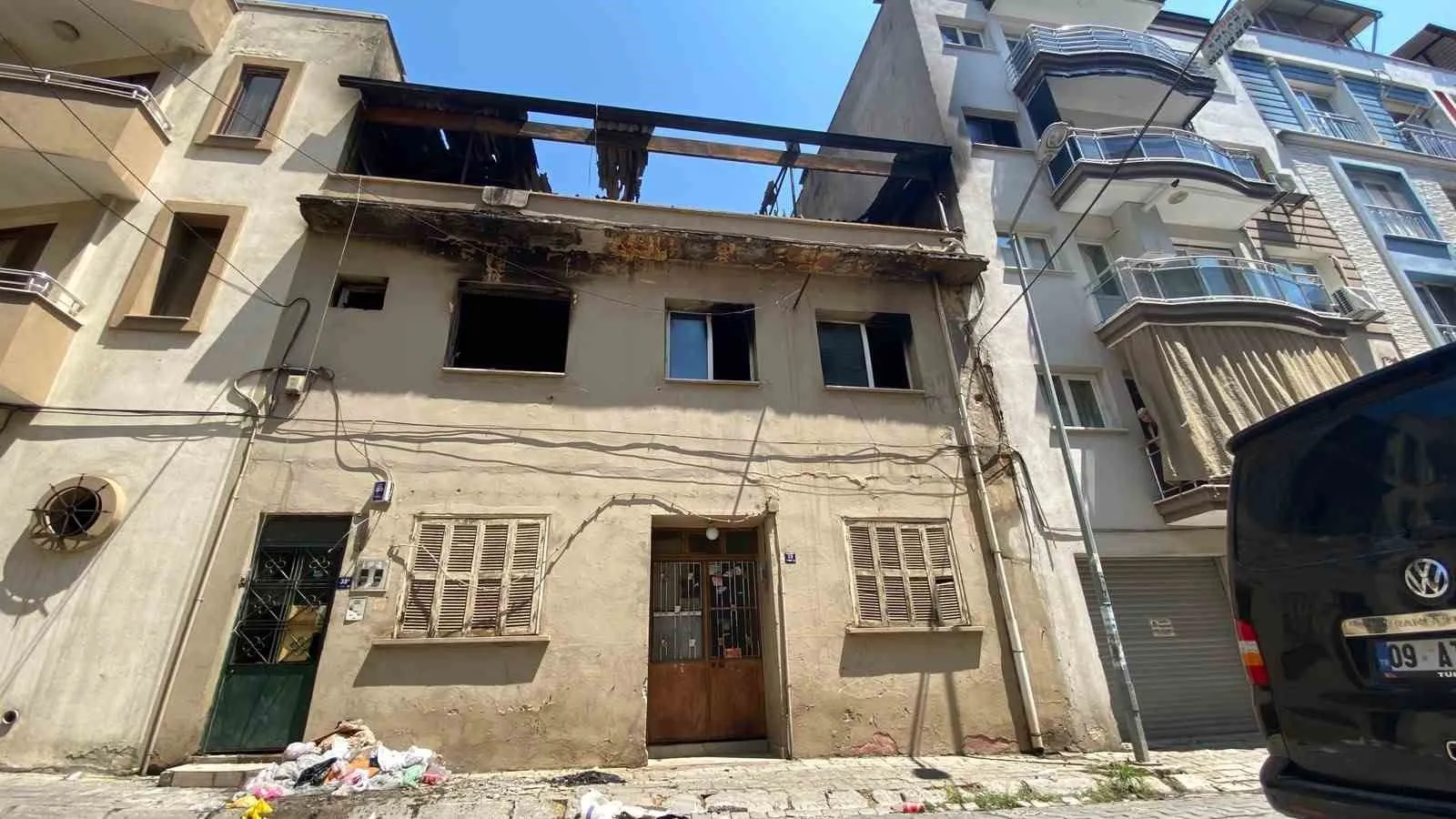 Aydın'da gece yarısı dehşeti: Psikolojik sorunları olduğu iddia edilen kadın evini yaktı