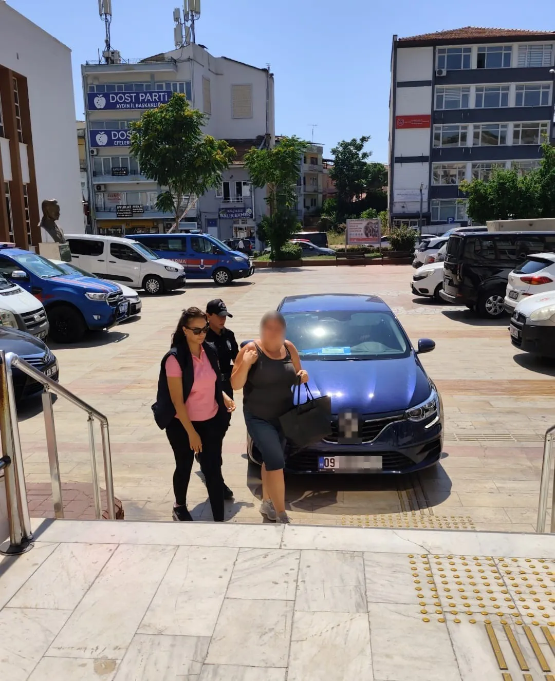 Aydın'da meydanda gergin anlar: Polise direnen kadına yargıdan tedavi kararı