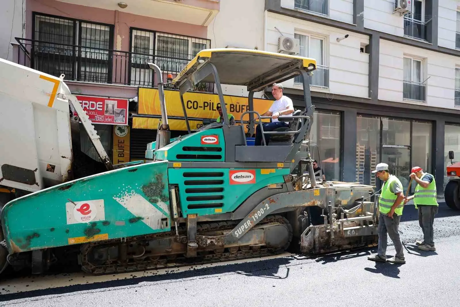 Efeler'de ulaşım seferberliği: Başkan Yetişkin çalışmaları yerinde denetledi