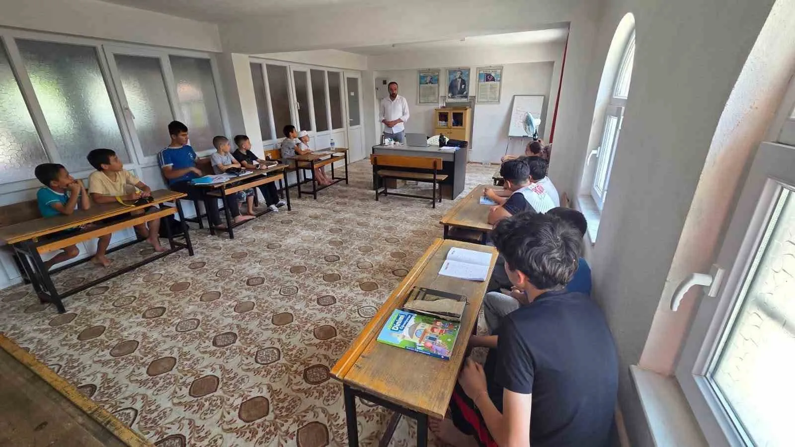 Kuyucaklı çocuklara hayat dersi: Sadece Kur'an değil, ahlak ve teknoloji eğitimi de veriliyor