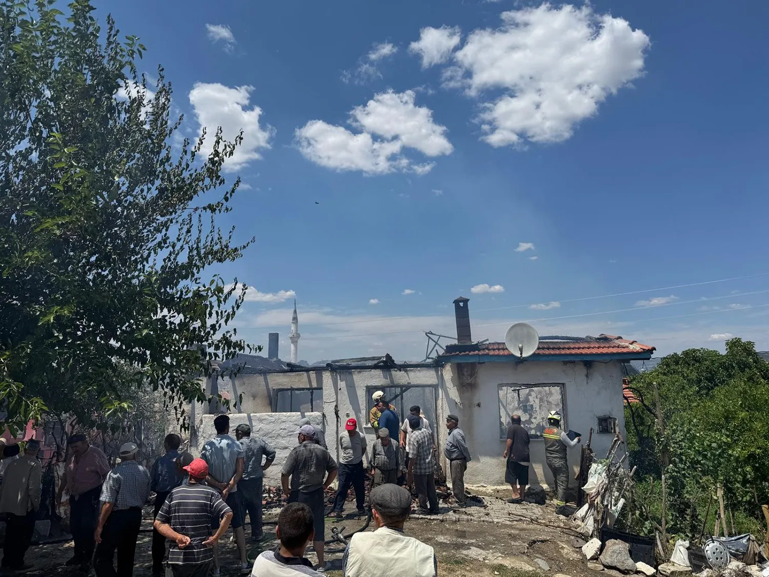 Kula’da korkutan yangın: Müstakil ev küle döndü