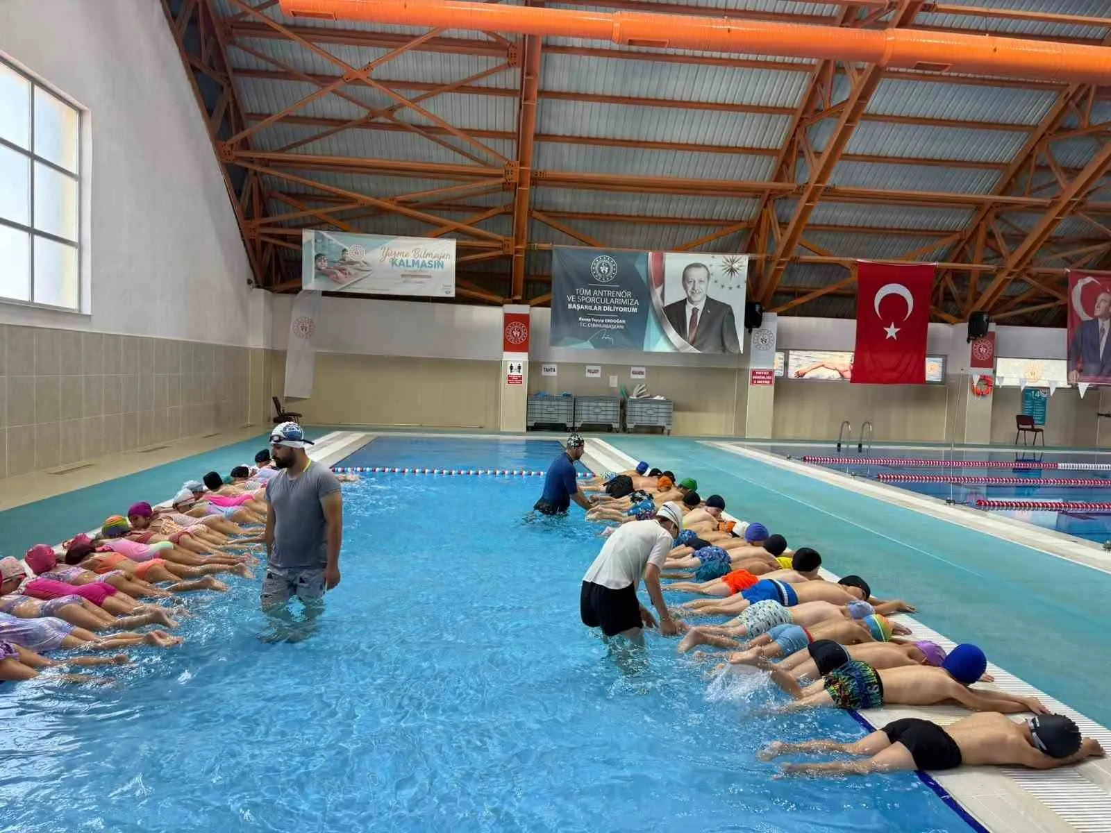 Nazilli’de yazın adresi havuzlar oldu: Geleceğin yüzücüleri kulaç atmaya başladı