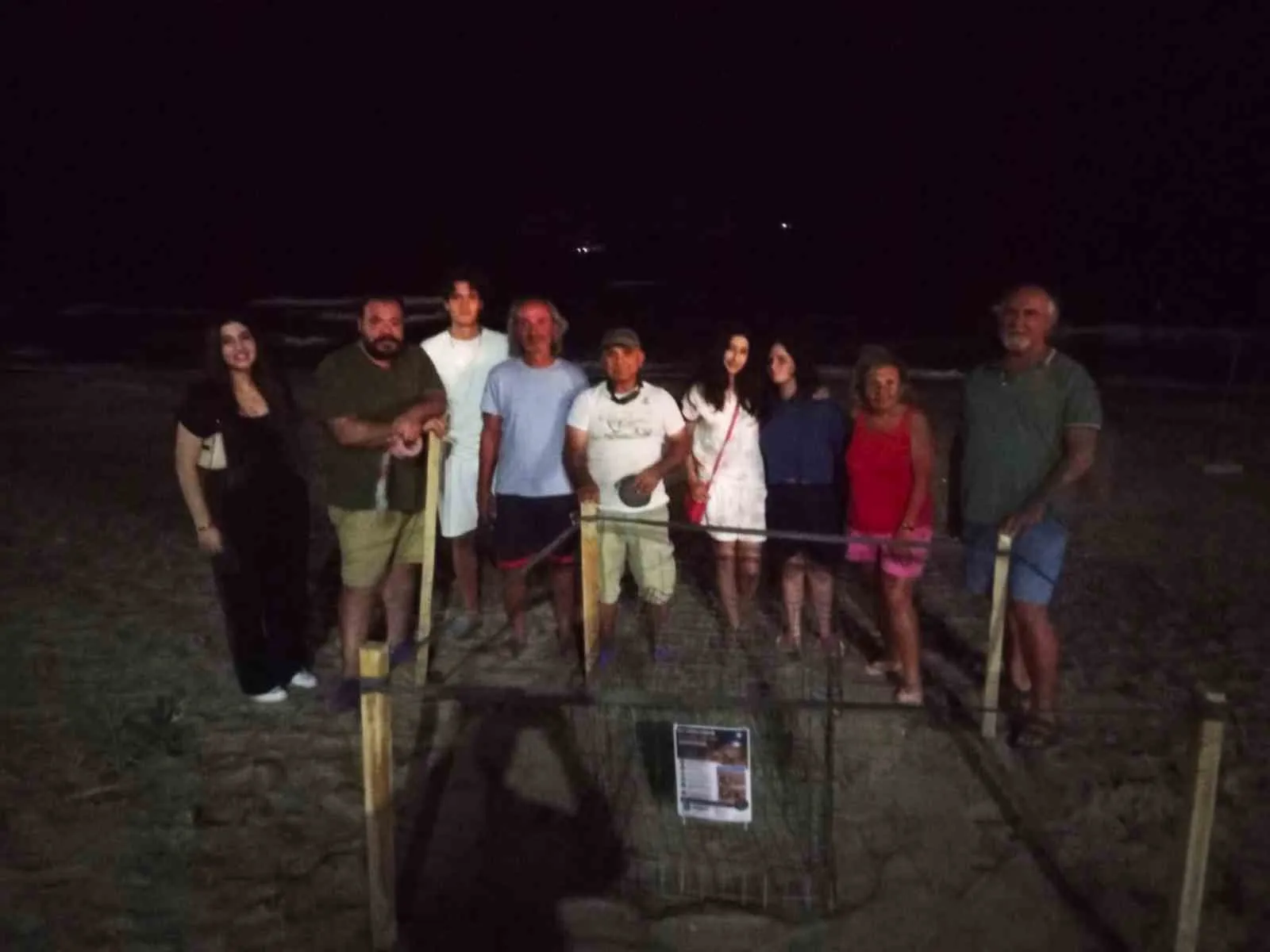 Sahillerde duygusal anlar: Caretta caretta yuvasını bulmak için üç kez denedi