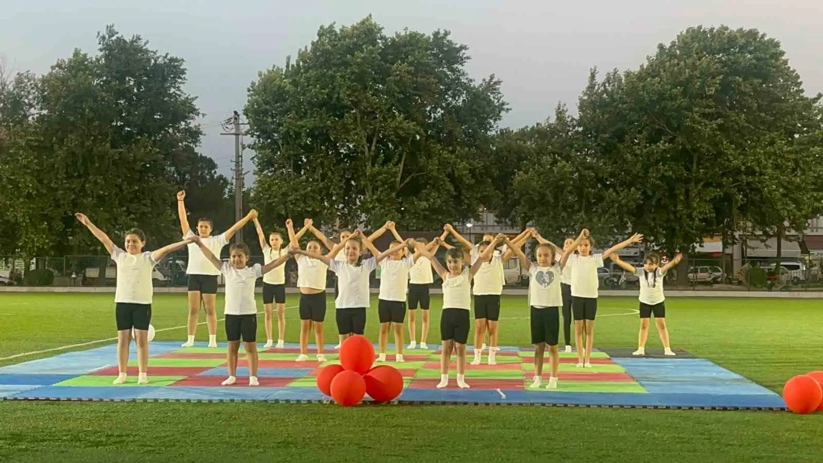 Sarıgöl’de minik yetenekler sahne aldı: Stadyumda cimnastik şöleni