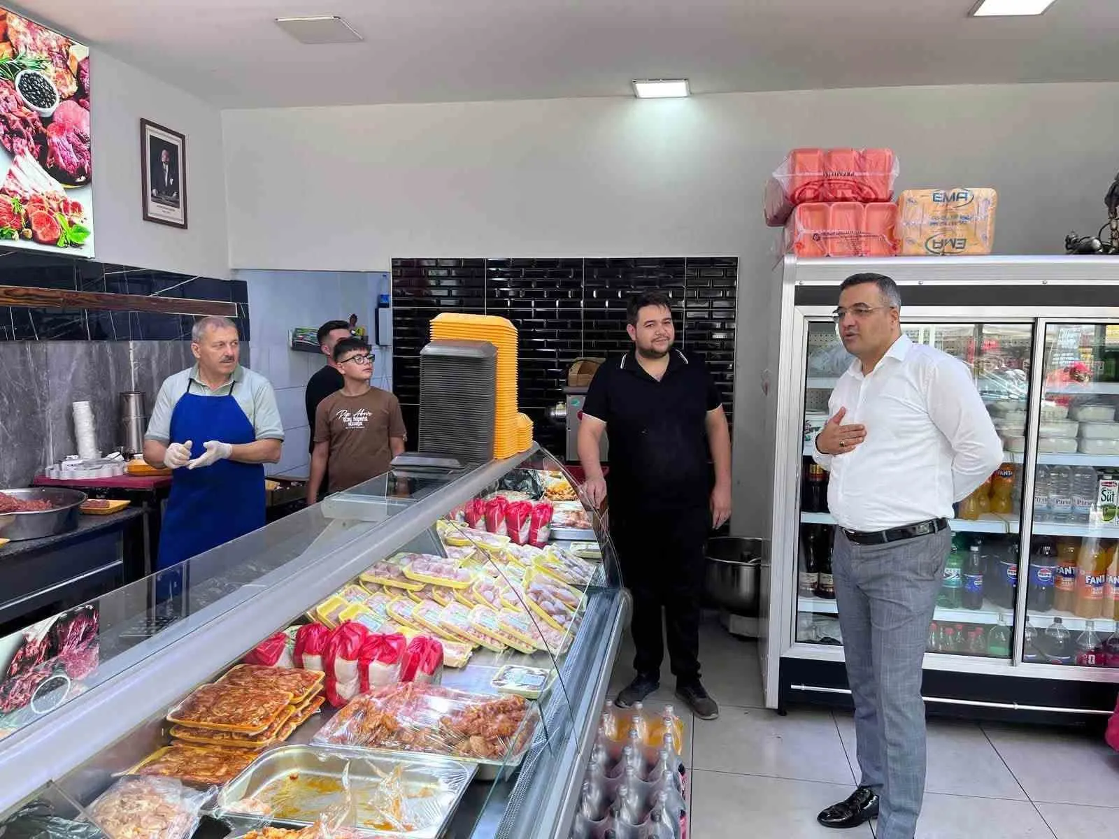 Sarıgöl pazarında denetim mesaisi: Kaymakam Dalak esnafın nabzını tuttu