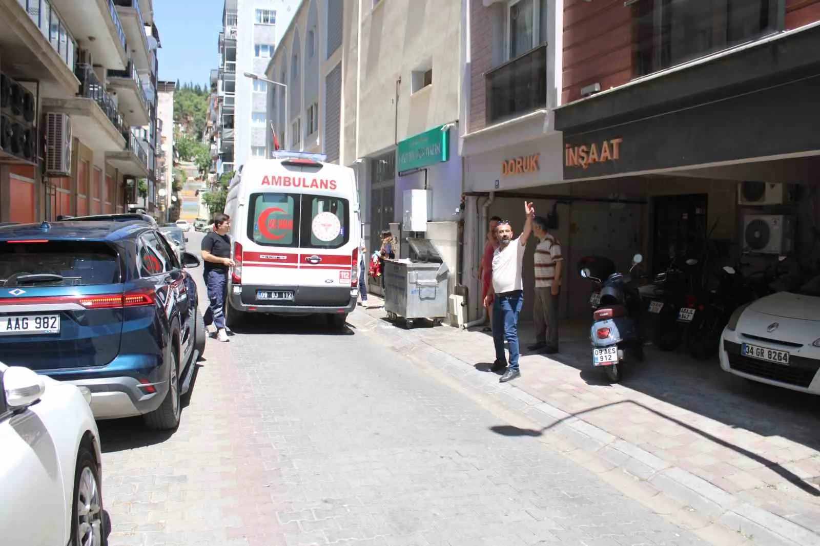 Efeler'de sessiz veda: Komşuların fark ettiği koku acı gerçeği gözler önüne serdi