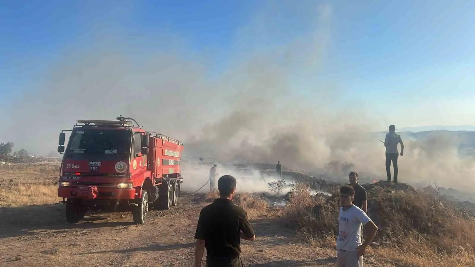 Aliağa'da korkutan yangın: Ekipler alevlere geçit vermedi