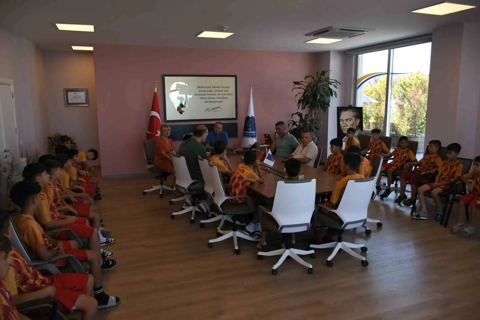 Mardin'den Kuşadası'na uzanan sevgi zinciri: Dokuzuncu kez aynı heyecan