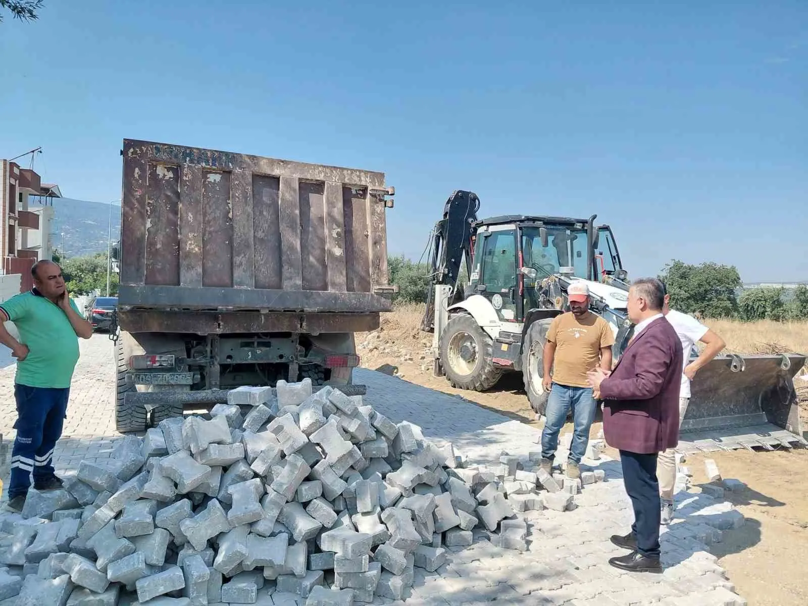 Buharkent’te sokaklara estetik dokunuş: İstiklal Mahallesi’nde hummalı çalışma
