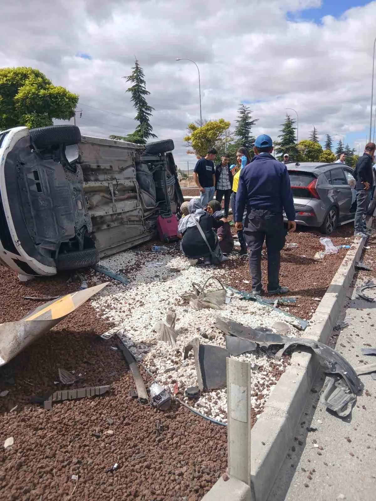 Bolvadin'de Kavşak Kazası: İki Araç Çarpıştı, 7 Kişi Hastanelik Oldu