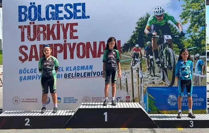Akhisar’ın Genç Pedalları Sakarya’da Zirveye Oturdu