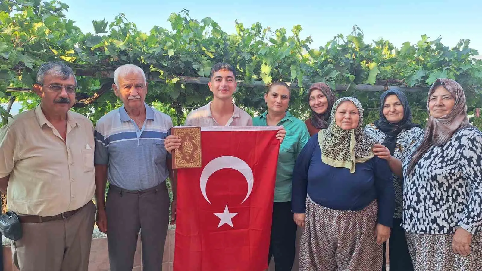 Genç öğrenciye Siyer-i Nebi başarısı: Ödülü 9 günlük umre ziyareti oldu