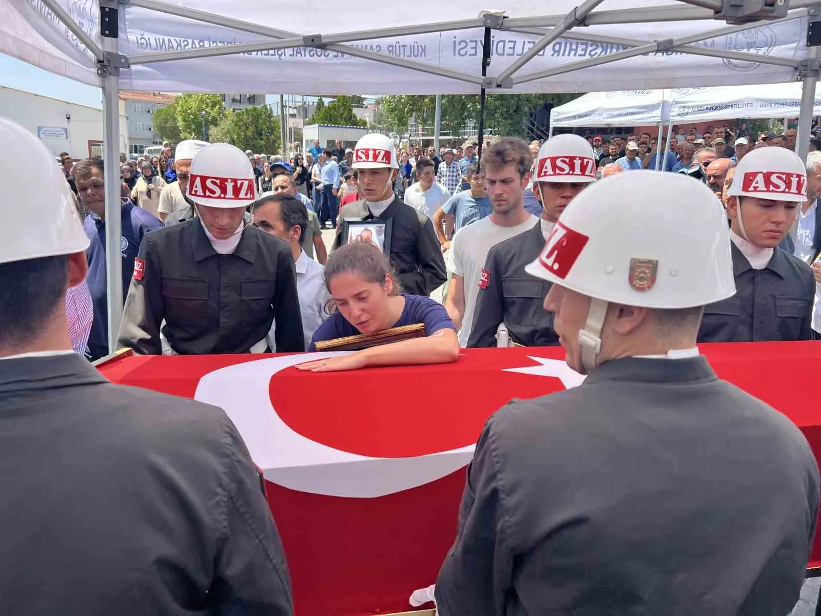 Manisa'da yürek burkan tören: Genç uzman çavuş son yolculuğuna uğurlandı