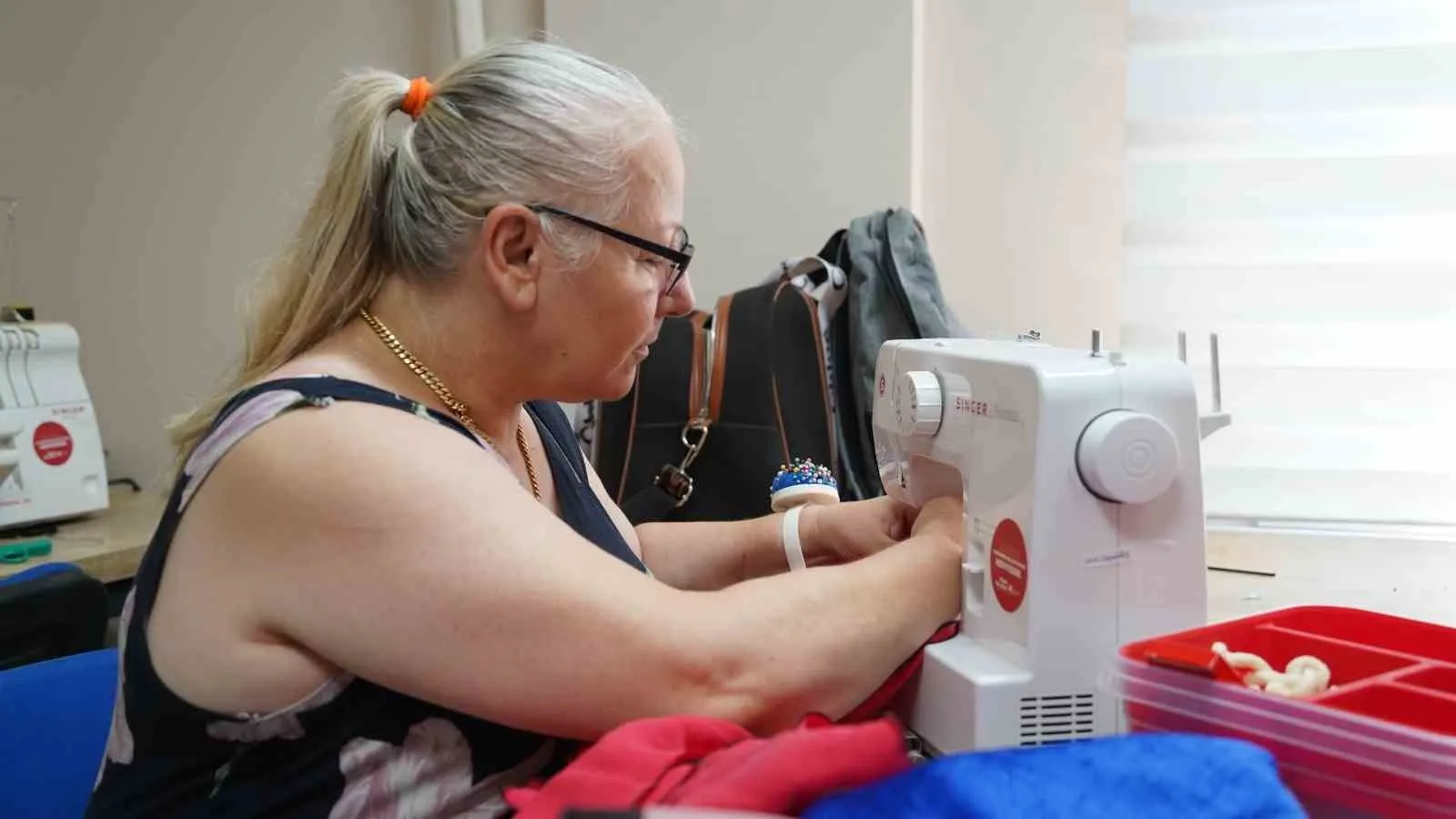 İğne iplikle gelen özgürlük: Yunusemreli kadınlar geleceği ilmek ilmek dokuyor