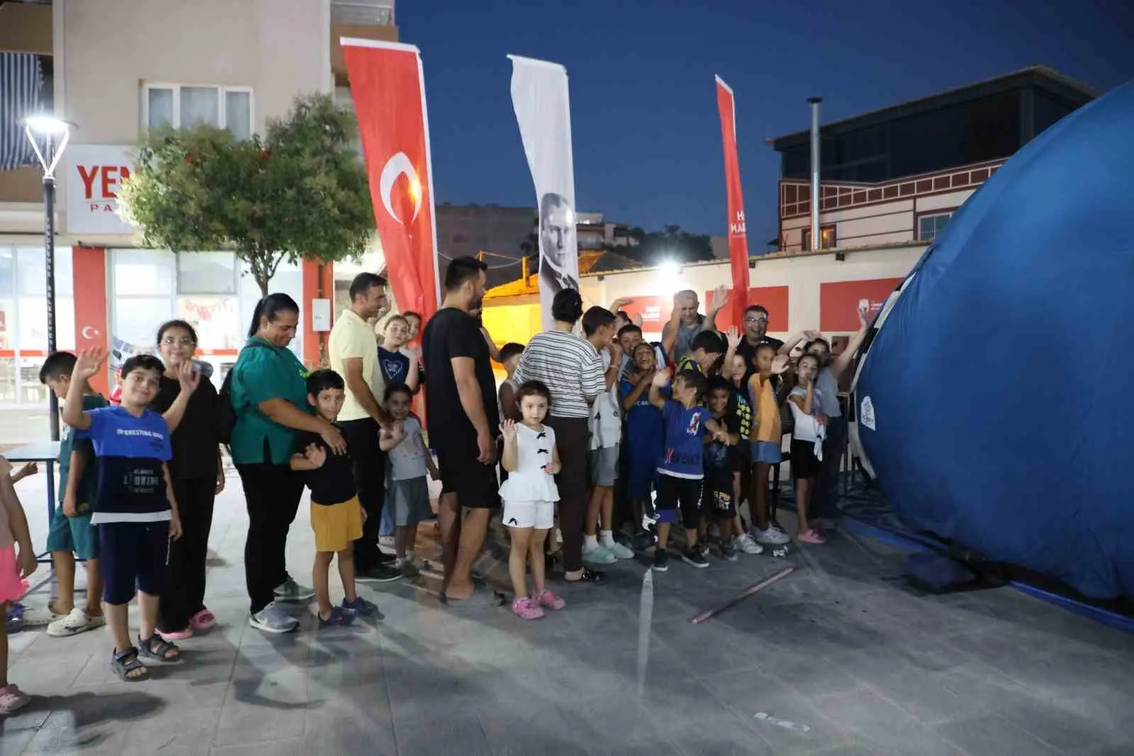 Uzay Çadırı Yunusemre’de Kuruldu: Minikler Bayramda Bilimle Buluşuyor
