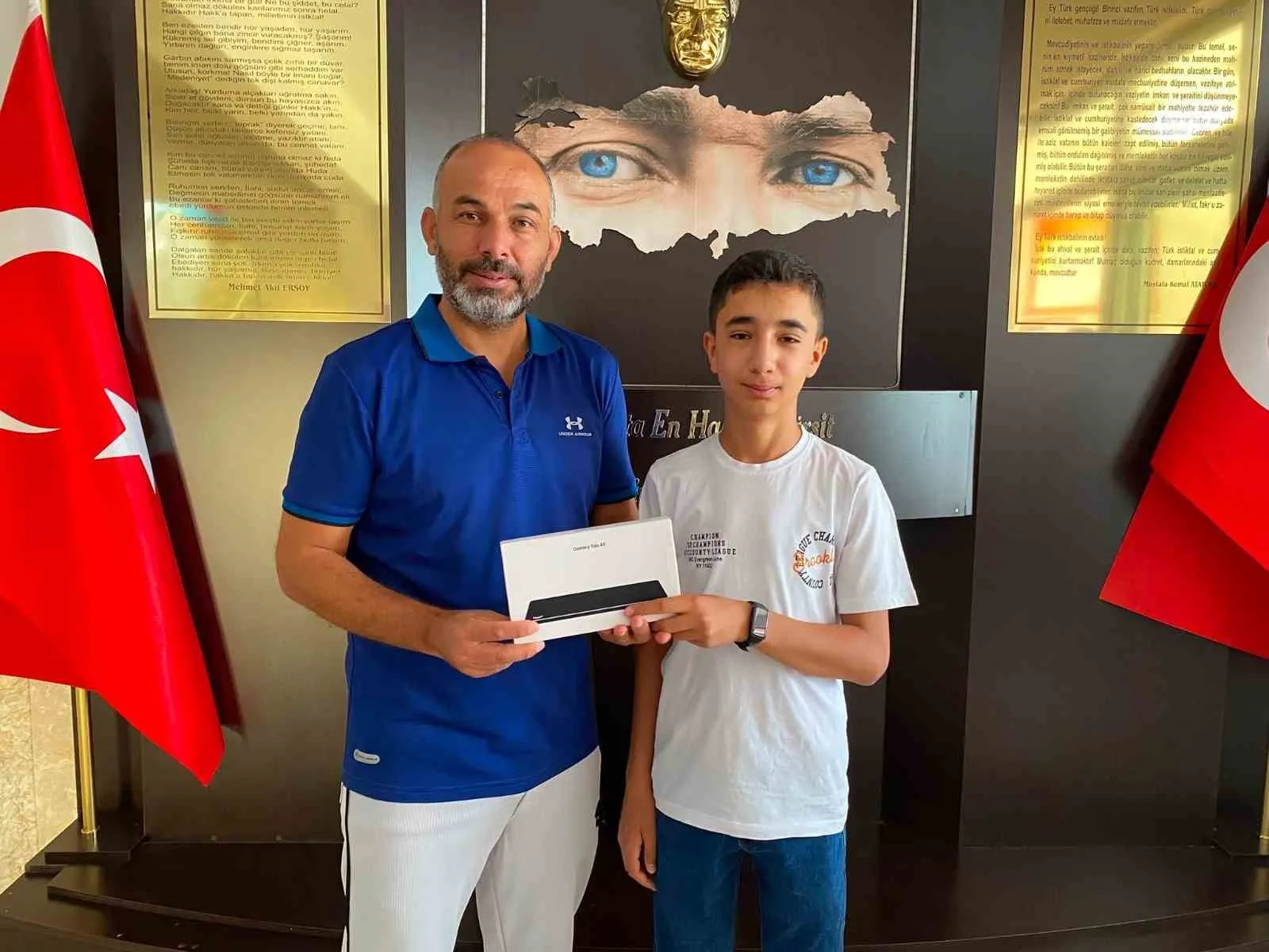 Çameli’de mezuniyet coşkusu: Başarılarıyla göz dolduran gençler ödüllendirildi