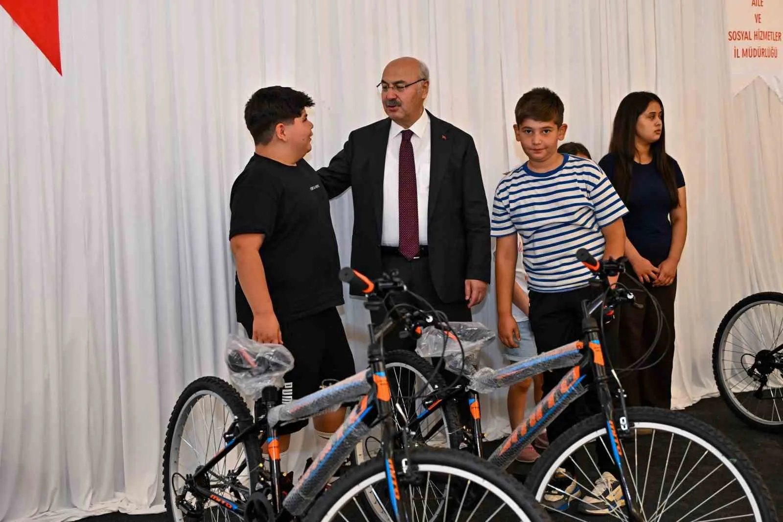 Denizli’de pedallar mutluluk için döndü: Vali Köşger’den miniklere anlamlı destek