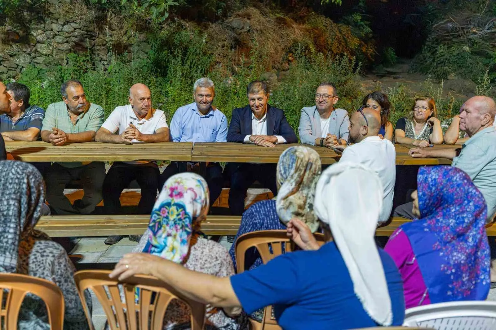 Başkan Tugay’dan Erikli’ye akşam sürprizi: Üretin, pazarınız hazır