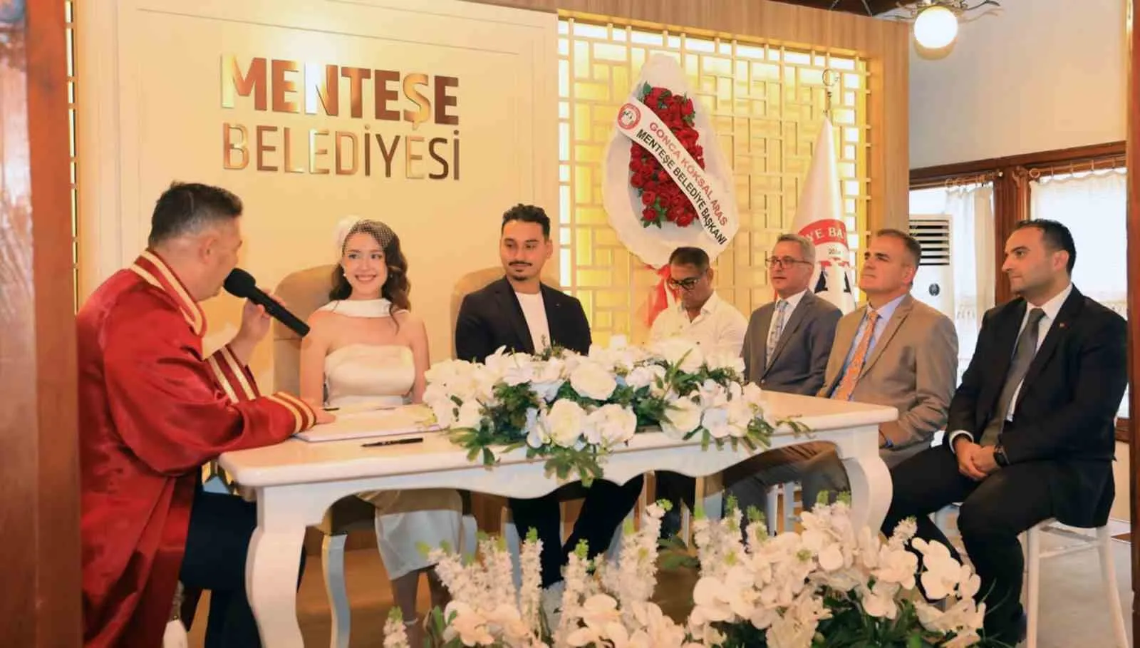 Şehit ailesinin en mutlu gününde Vali Akbıyık yanlarındaydı