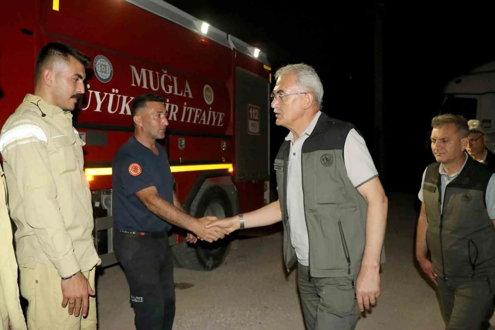 Alevlerle mücadelede en ön safta: Genel Müdür Karacabey'den gece mesaisi