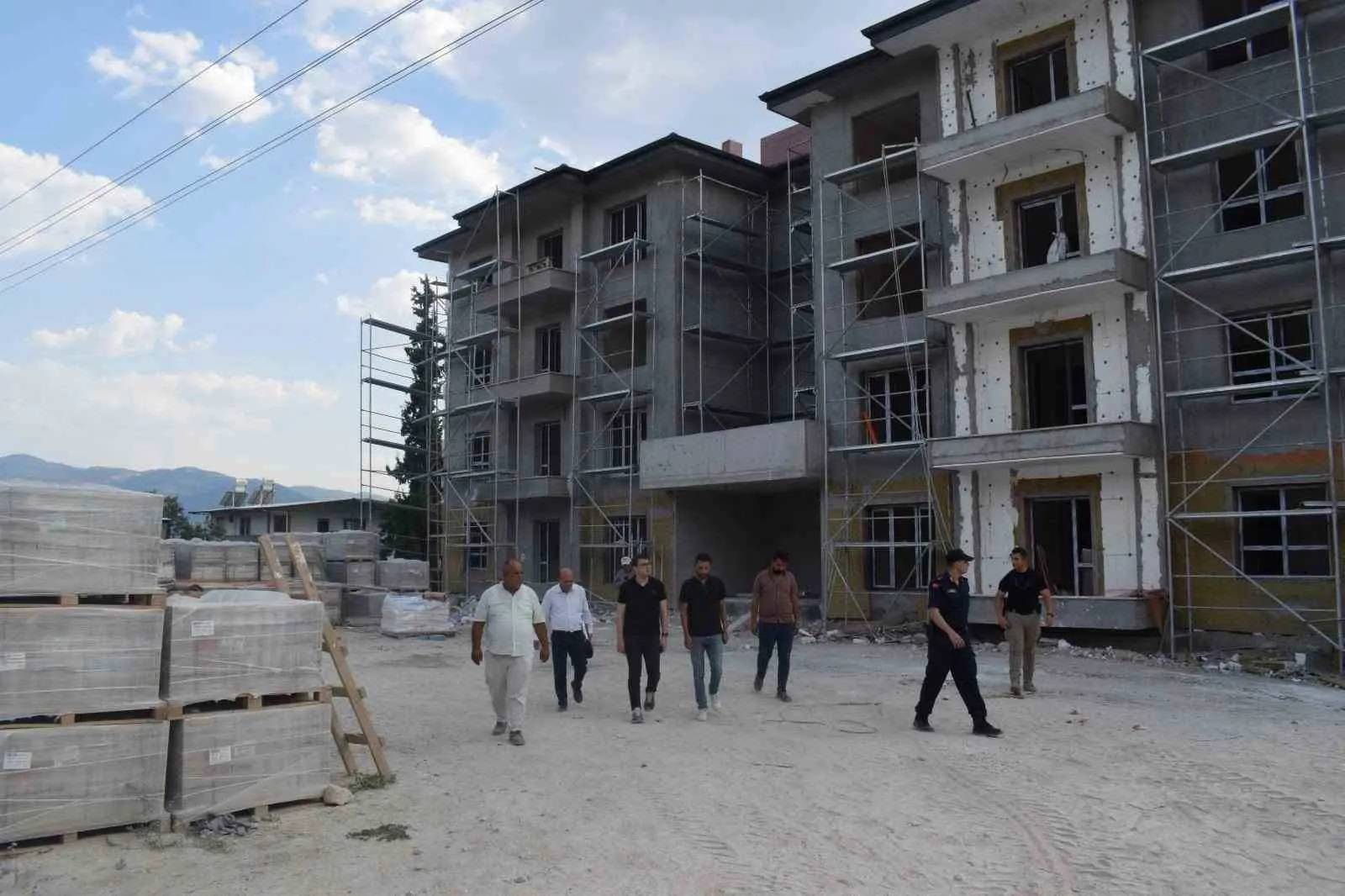Bozdoğan’da devletin şefkat eli yangınzedelerin üzerinde