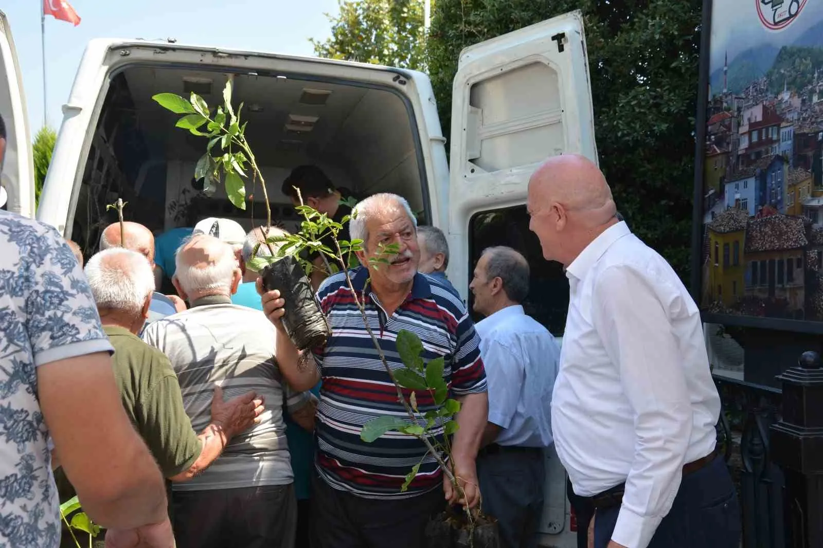 Babadağ'da tarımsal seferberlik: Ceviz fidanları toprakla buluştu