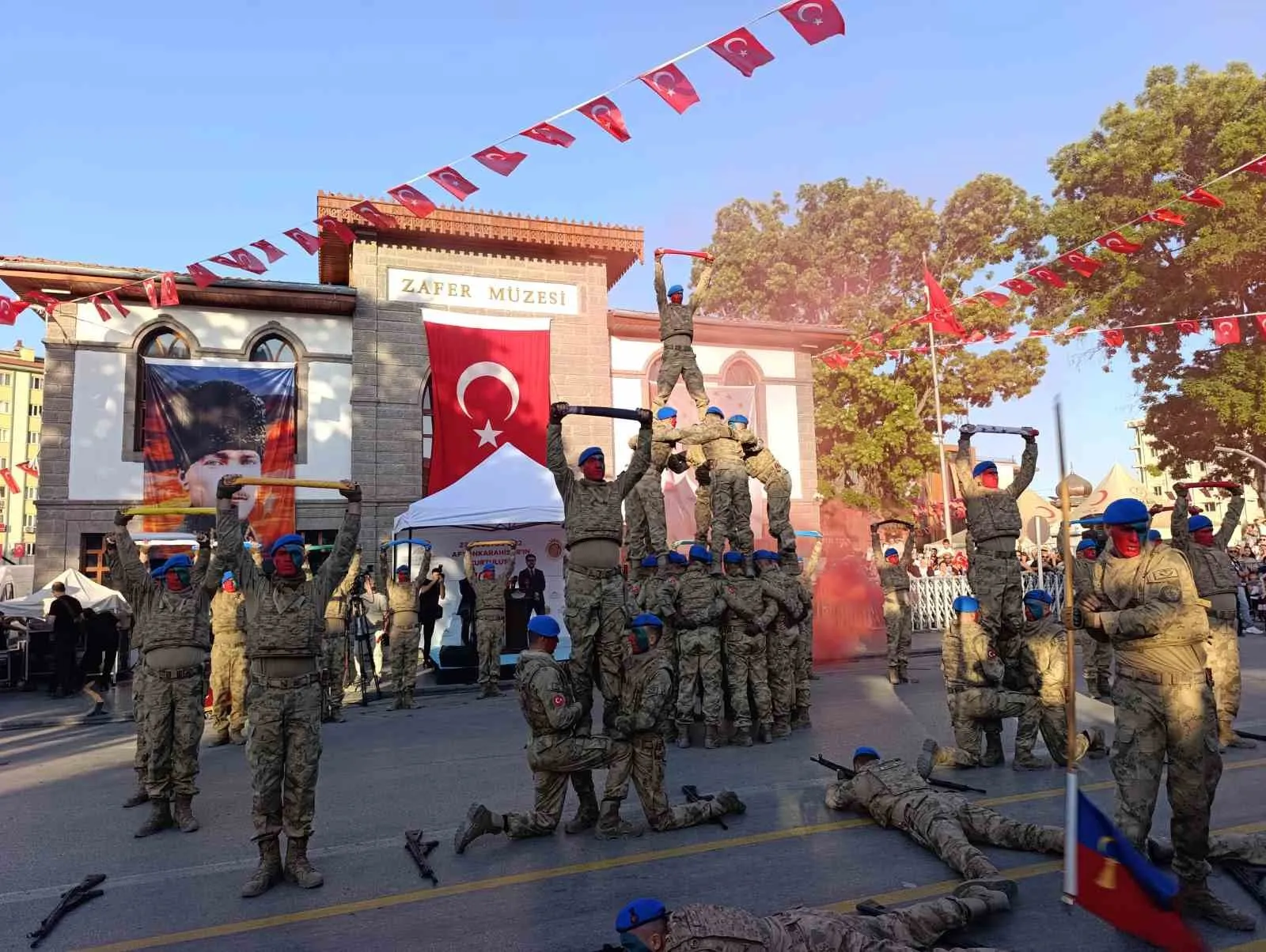 Afyon’un Kurtuluş Coşkusu 104 Yaşında: Zafer Kent Meydanı’nda Tarihe Yaraşır Kutlama