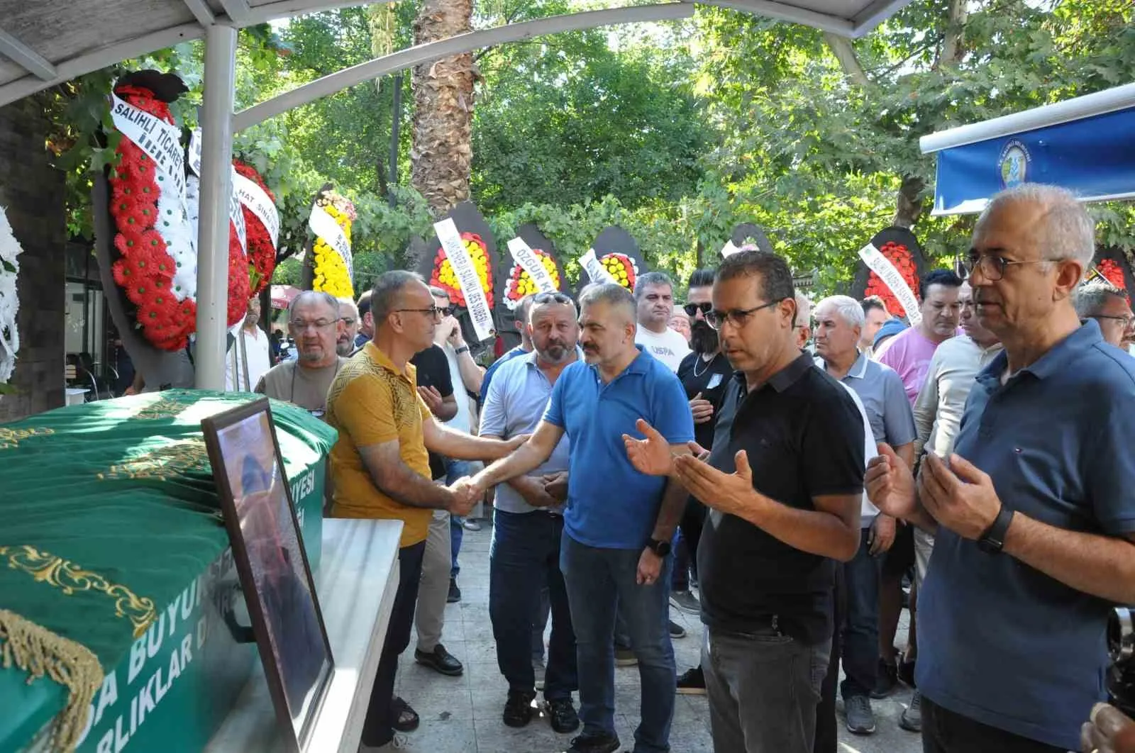 Salihli’de hüzünlü veda: Patlamada hayatını kaybeden iş insanı toprağa verildi