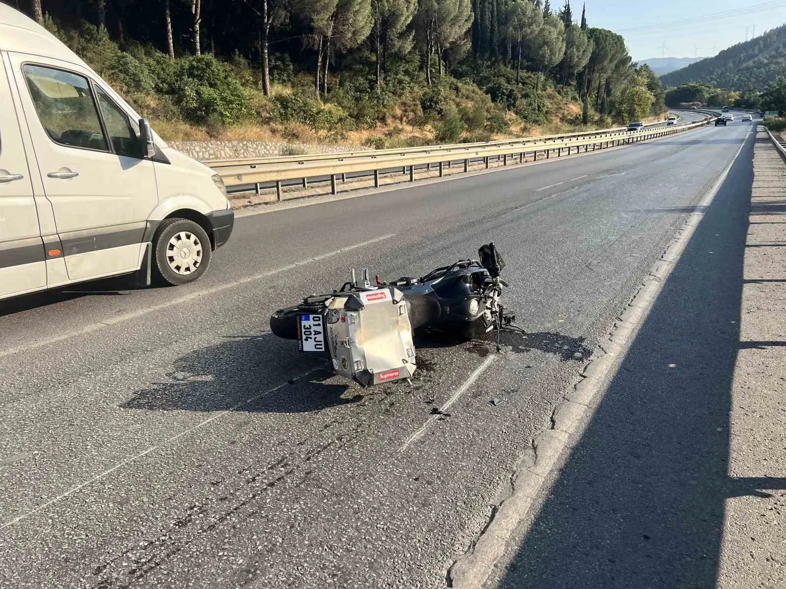 Manisa-İzmir karayolunda feci kaza: Bariyerlere çarpan sürücü olay yerinde yaşamını yitirdi
