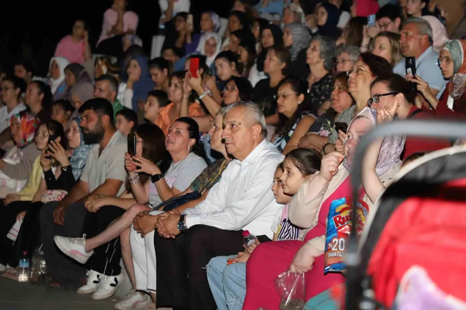 Seyirtepe’de yıldızlar geçidi: Turgutlu gençliği müzikle buluşturdu
