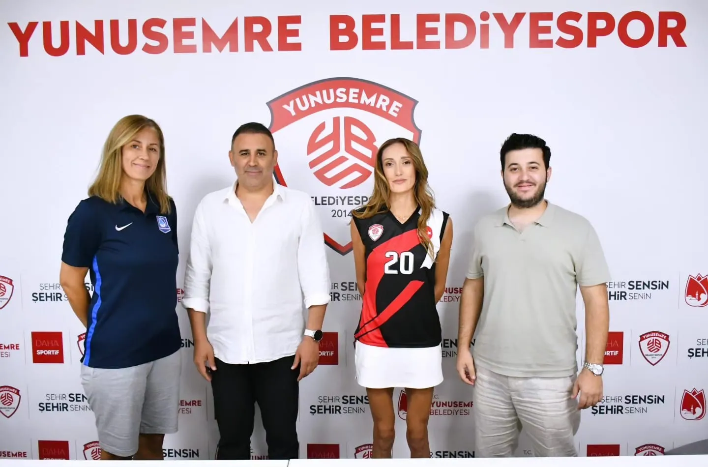 Filede dev imza: Milli smaçör Selinay Akçin artık Yunusemre Belediyespor’da