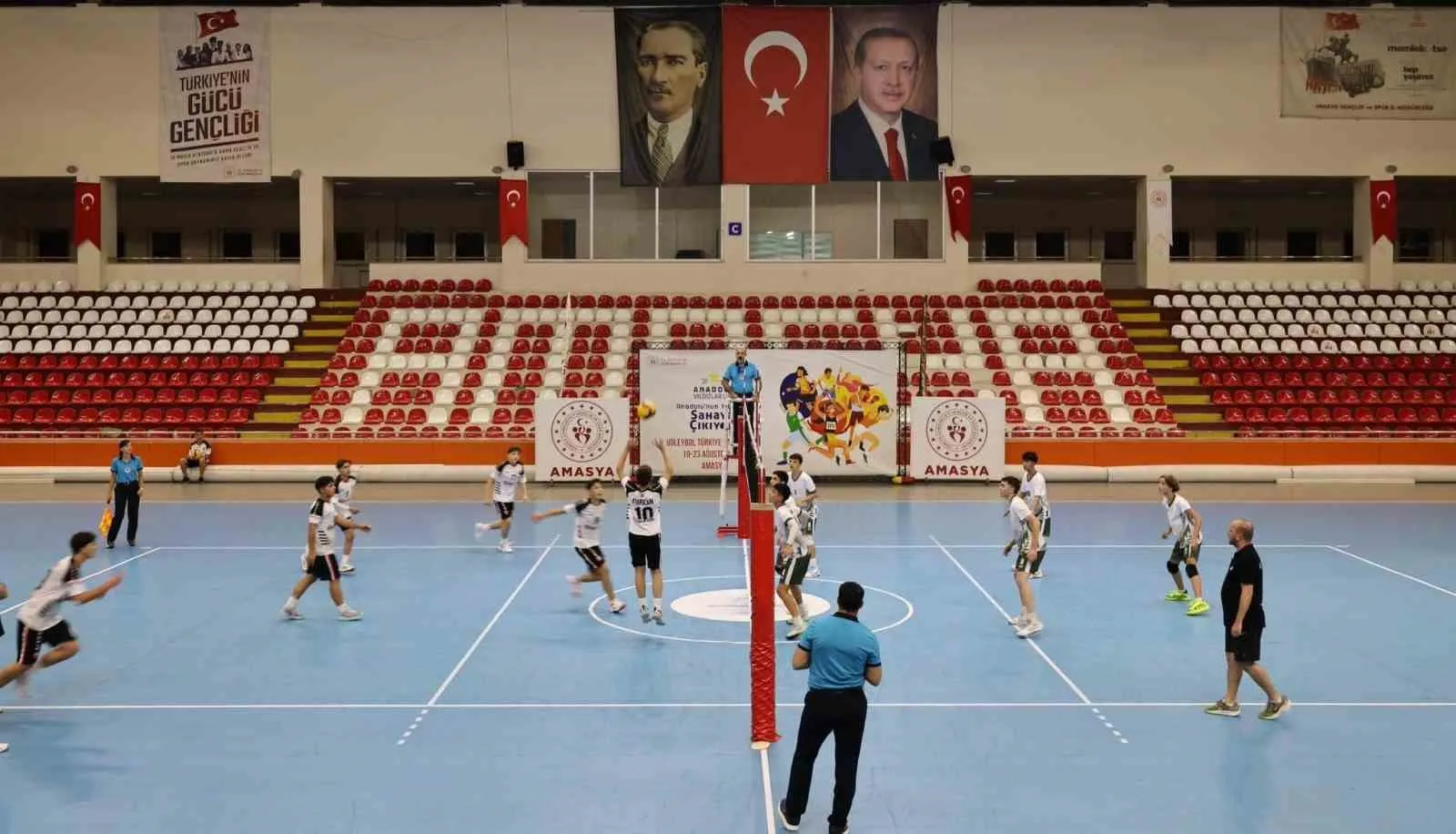 Manisa’nın File Bekçileri Türkiye İkinciliğiyle Döndü