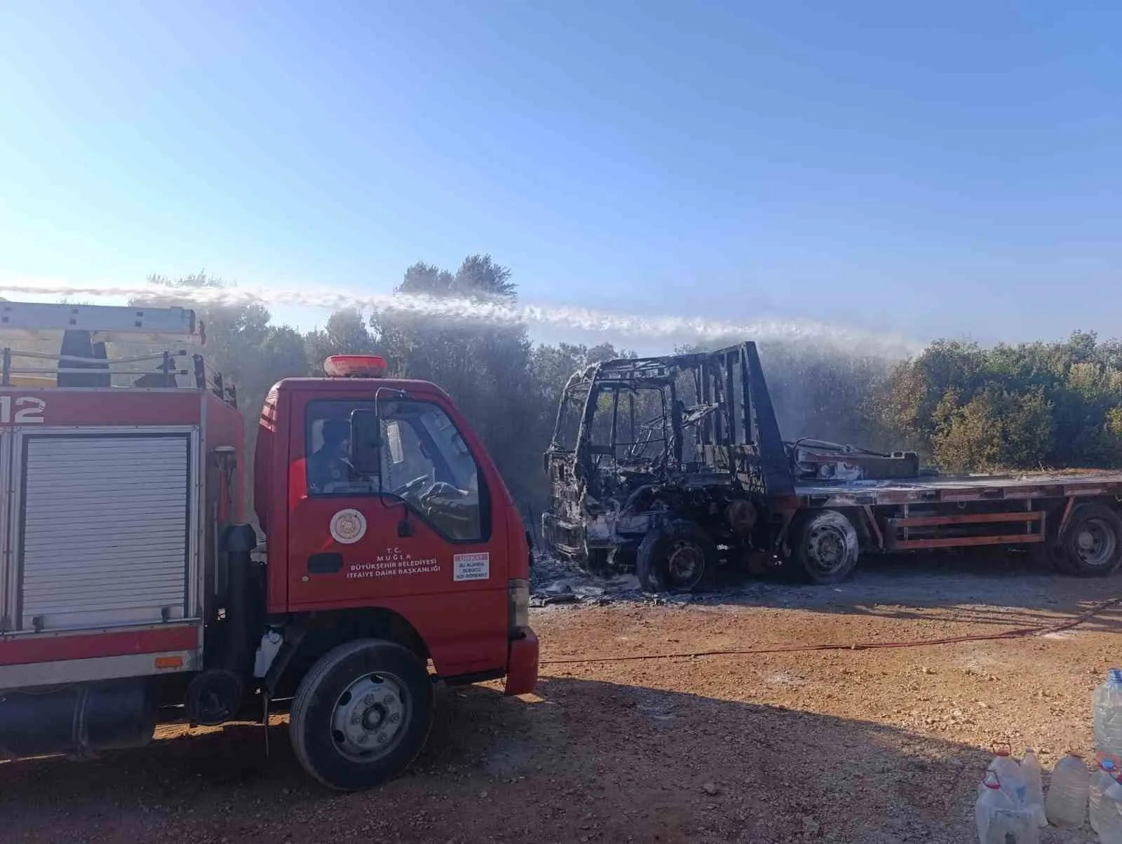 Datça’da Kamyonet Yangınında Gözaltına Alınan İki Şüpheliye Tutuklama