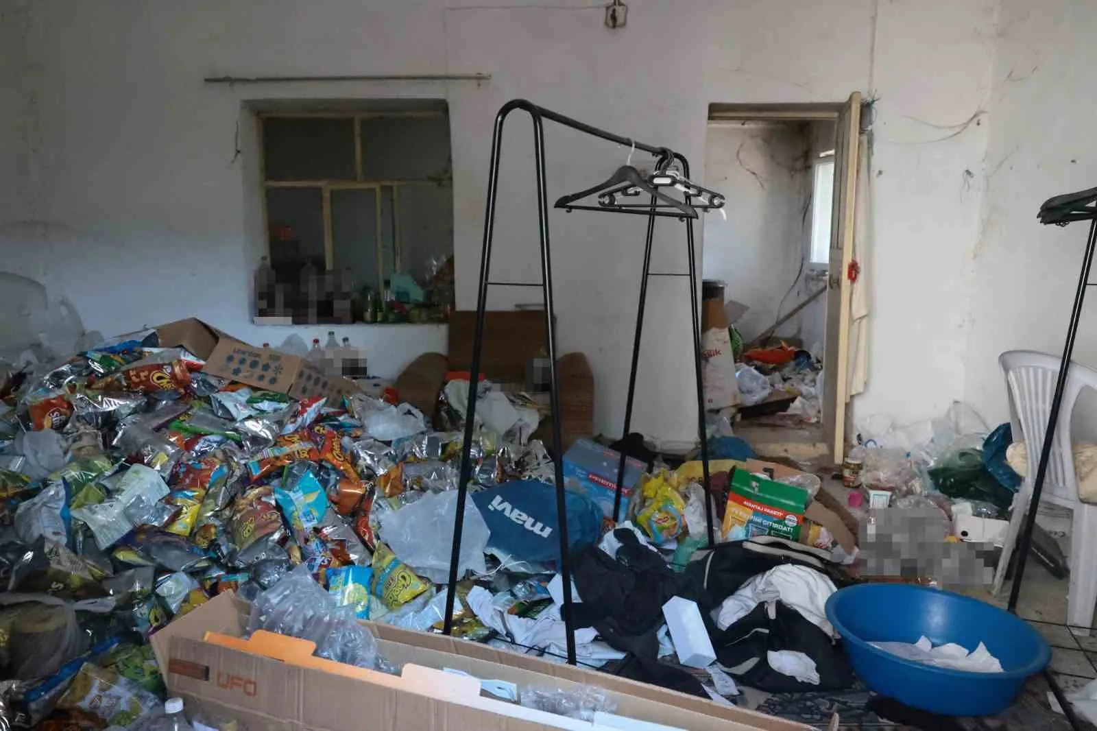 Görevi bıraktı, ardında tonlarca atık bıraktı: İmamın lojmanında şaşkına çeviren manzara