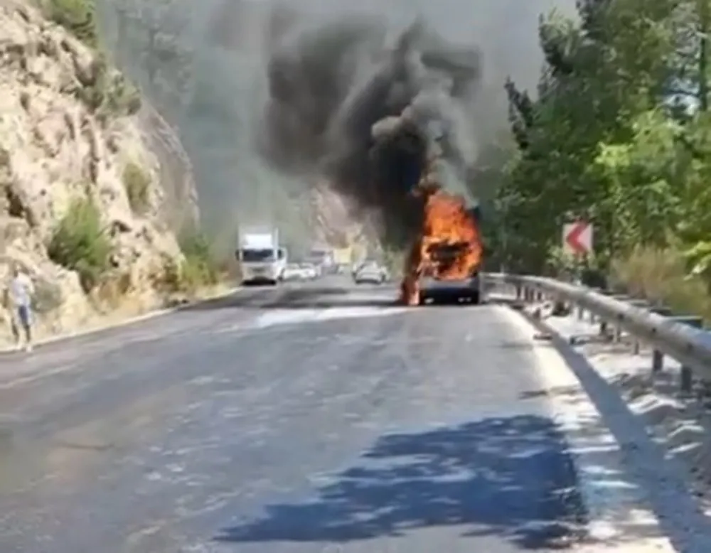 Seydikemer’de kabus dolu dakikalar: Otomobil alevlere teslim oldu