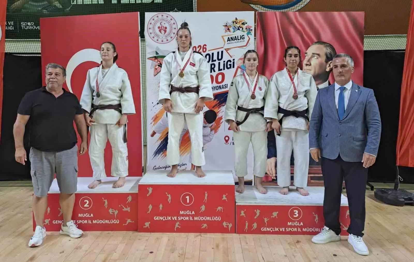 Manisalı judocuların Muğla çıkarması: Kürsüden inmeyi bilmediler