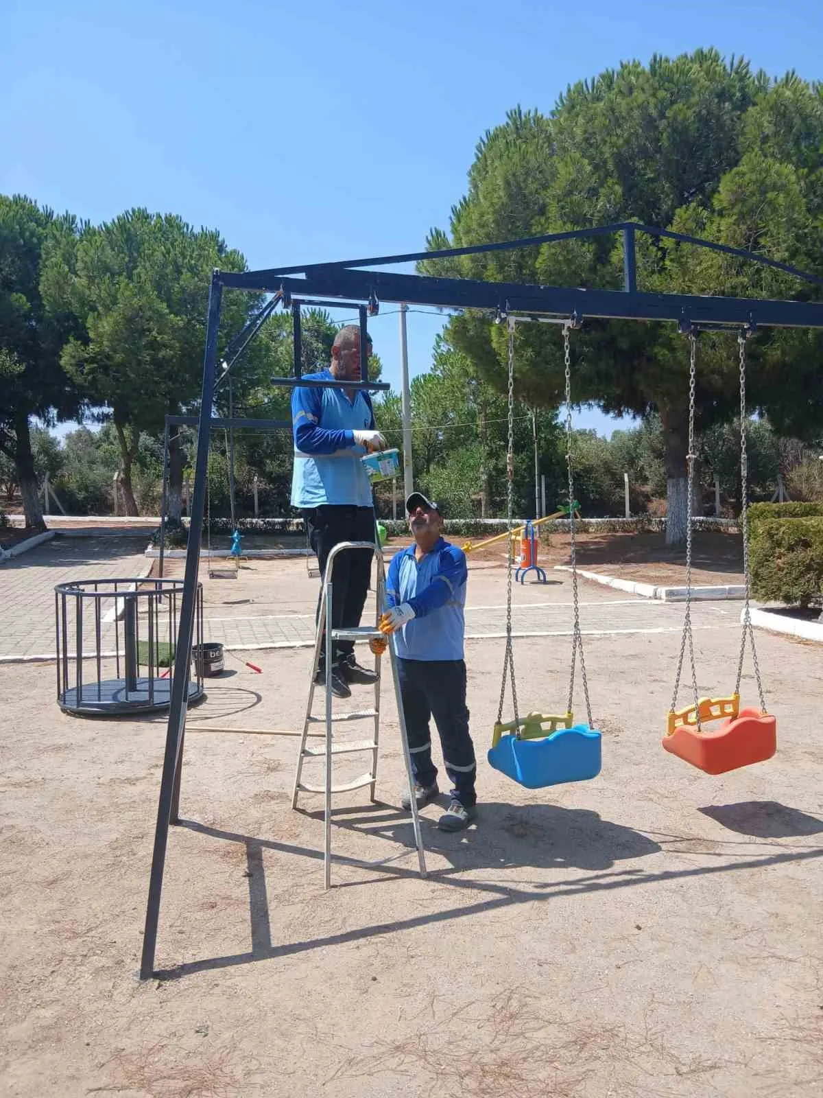 Didim’de yaşam alanları yenileniyor: Belediye ekipleri sahada
