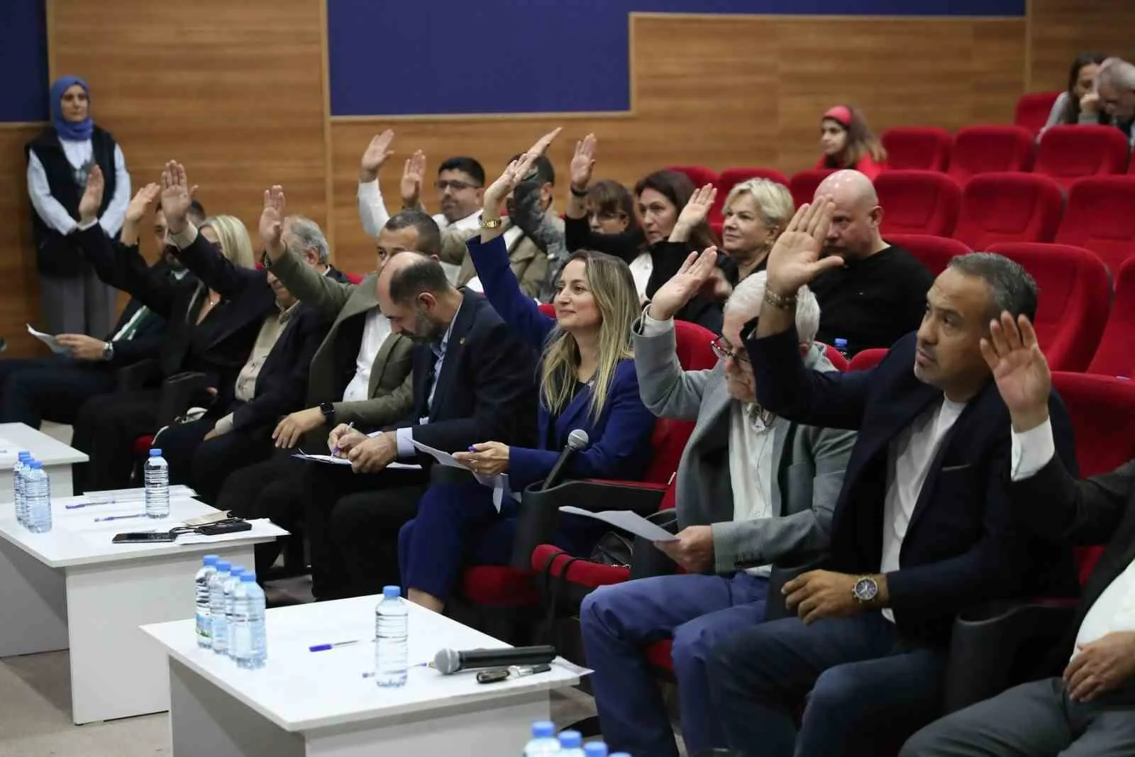 Aliağa’da siyasi dengeler yerle bir oldu: Mecliste çoğunluk el değiştirdi
