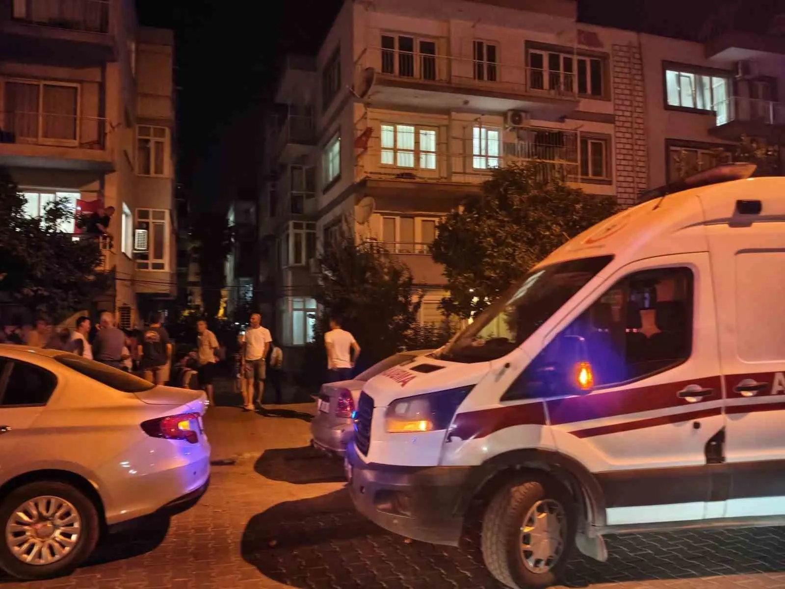 Selçuk’ta Emekli Öğretmenin Çatı Kontrolü Faciayla Bitti: Aydınlatma Boşluğuna Düştü
