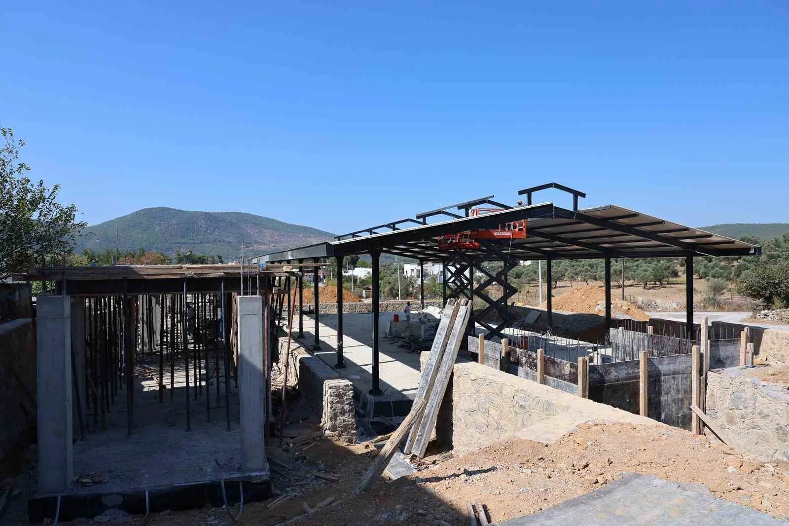 Pınarlıbelen’e Modern Buluşma Noktası: Projenin Yüzde 75’lik Bölümü Tamamlandı