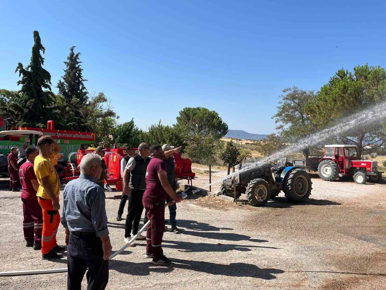 Demirci’de yangınla mücadele filosu büyüyor: Üç kooperatife tam donanımlı tanker