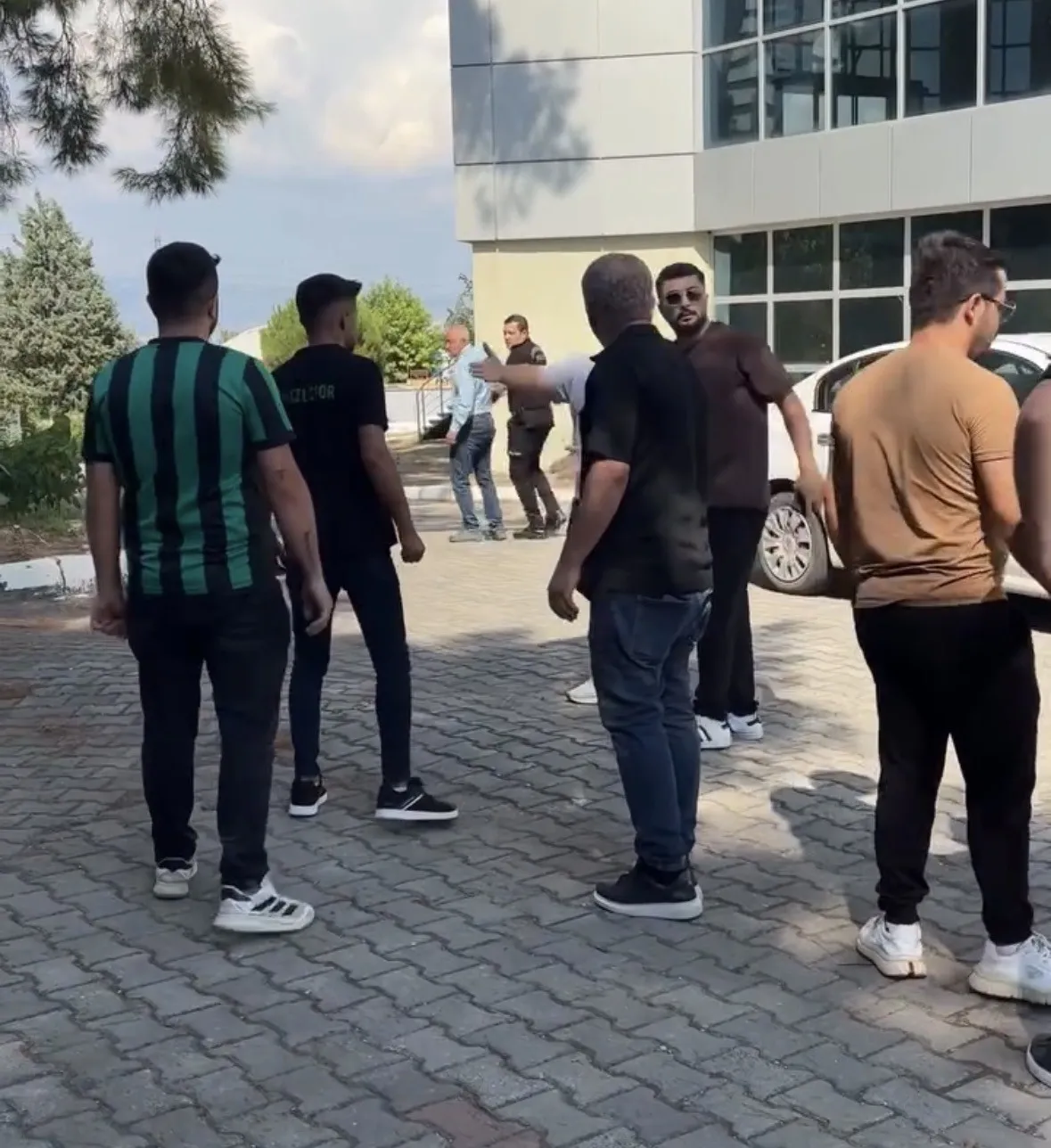 Denizlispor'da acı veda: Tesislerde bayrak krizi ve gergin anlar