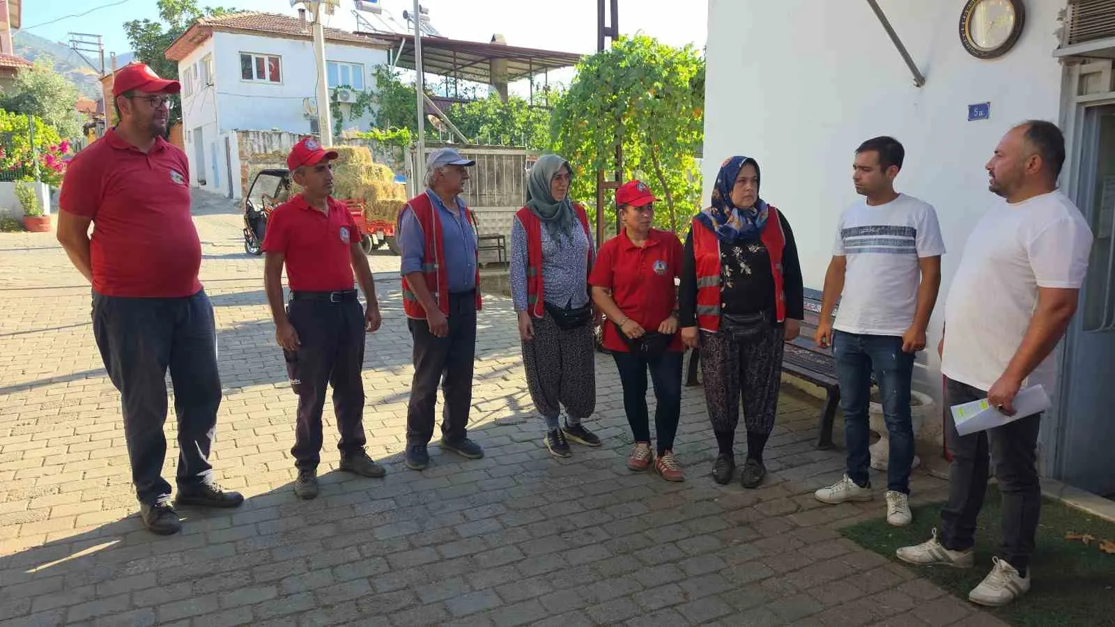 Dev kamyonun koltuğunda bir anne: Kuyucak'ta ezberleri bozan başarı hikayesi